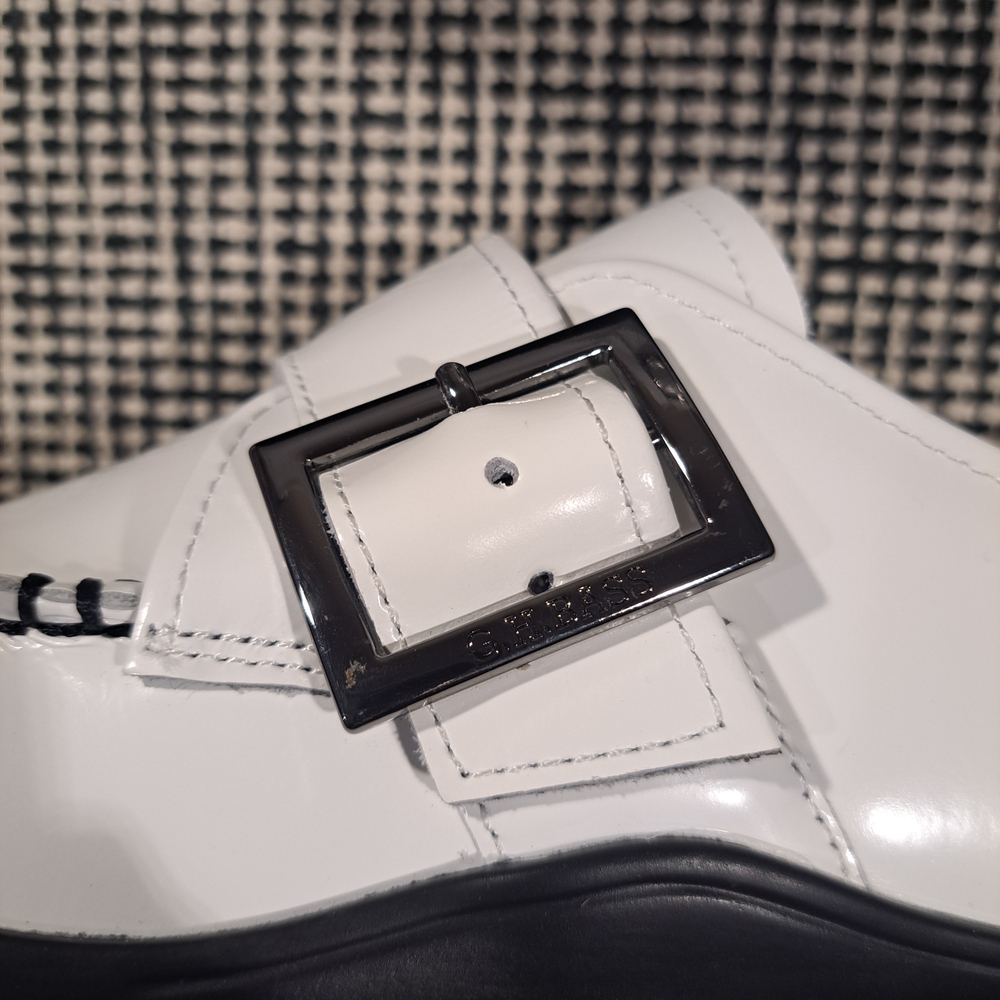 G.H. BASS EST.1876 White and Black Women's  Loafers Size 7.5 - Picture 5 of 9